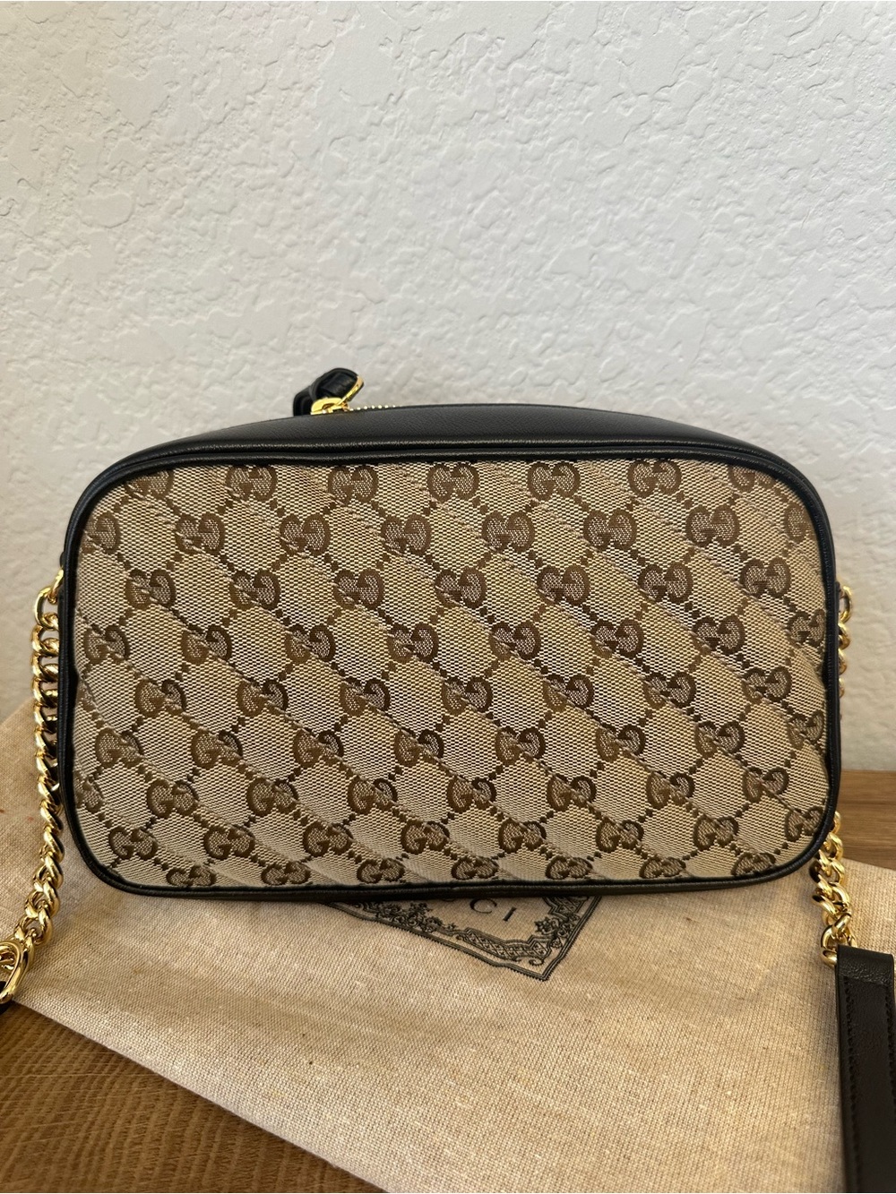 Gucci Beige GG Supreme Canvas Camera Bag with Black Trim - Picture 13 of 16